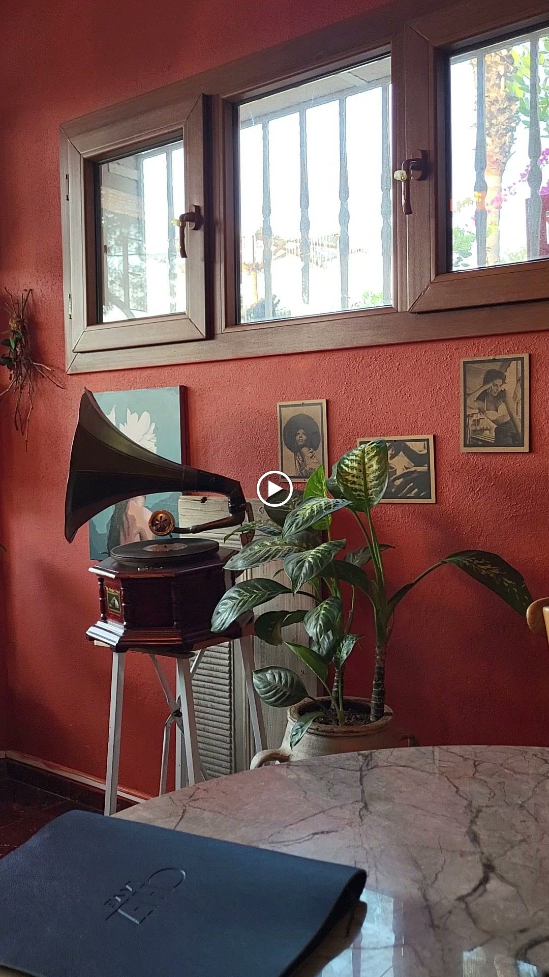 Chez La Vie Coffee & Eatery