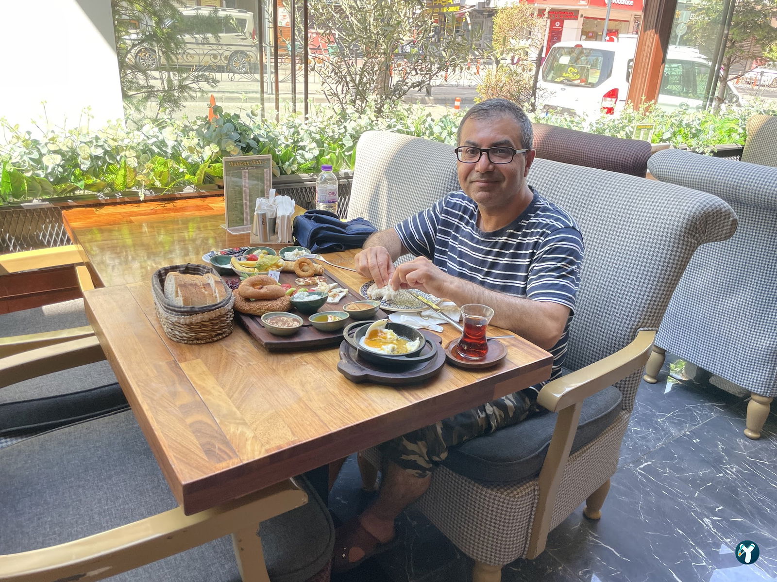 Bahrein Cafe & Bistro