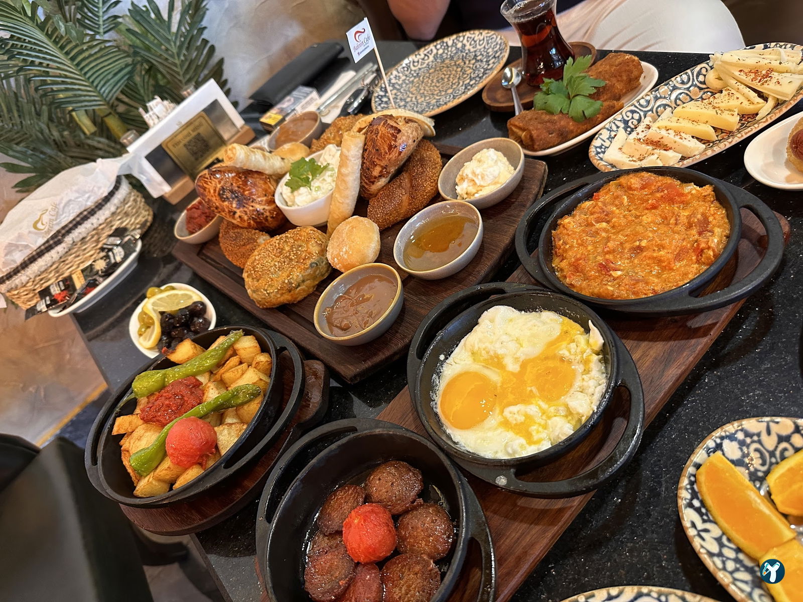 Bahrein Cafe & Bistro