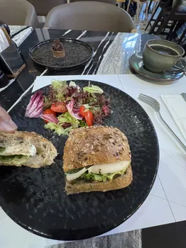 Avenue Cafe & Bistro resimleri