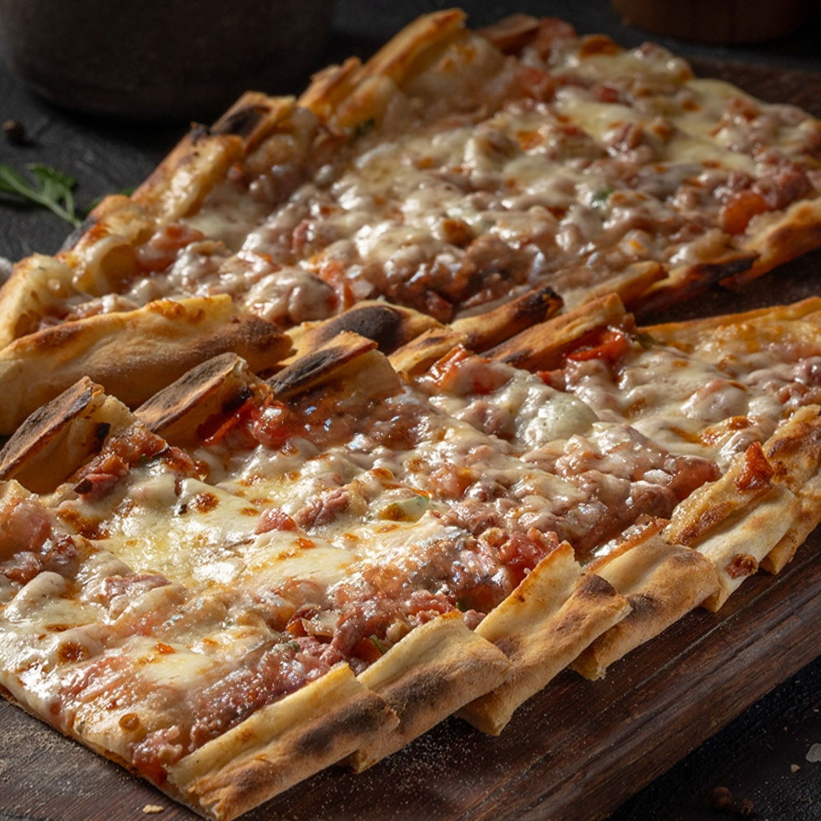 Köz Patlıcanlı Kaşarlı Pide