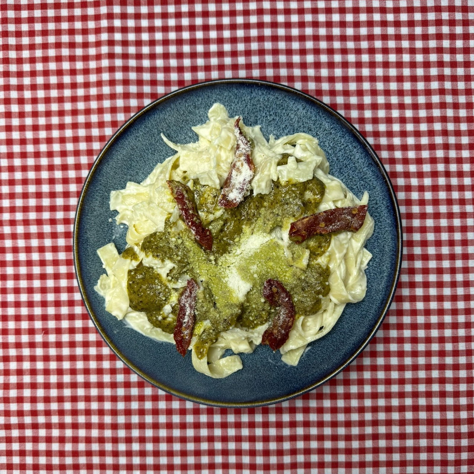 E Che Pesto Soslu & Kuru Domatesli Makarna