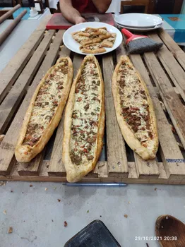 Yöremiz Pide 3 Lahmacun Pide Ve Zurna Döner Salonu resimleri