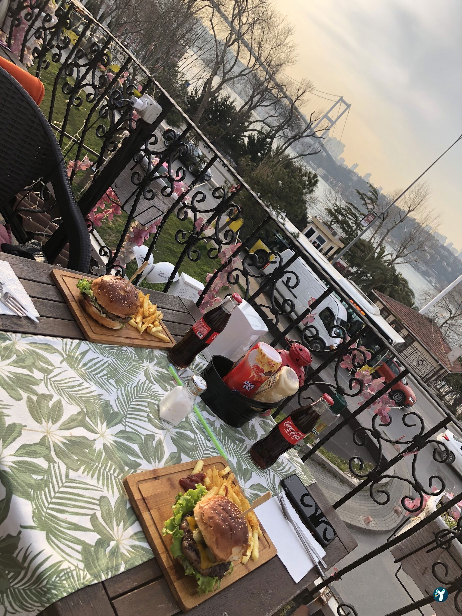 Redibu Cafe & Restaurant