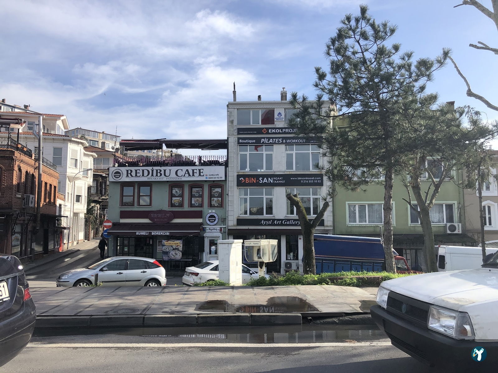 Redibu Cafe & Restaurant