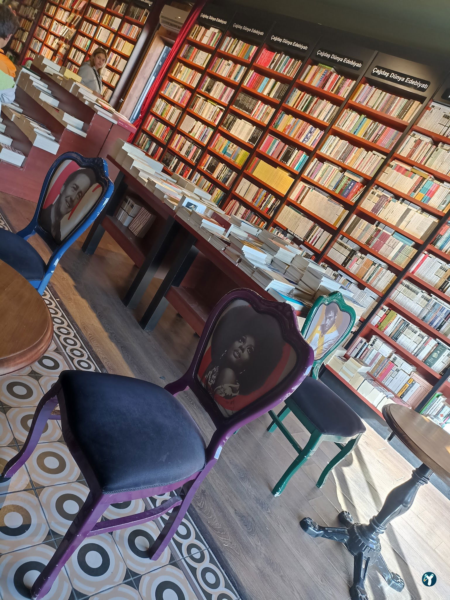 Penguen Kitapevi Kadıköy Şubesi