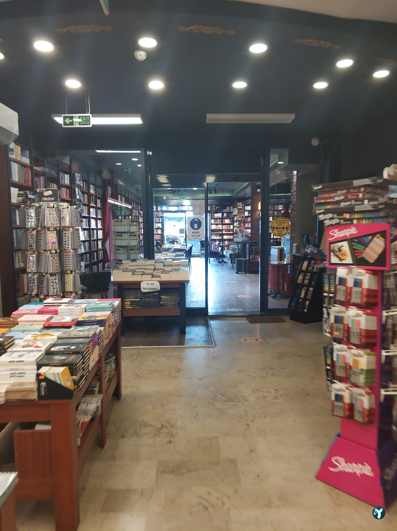 Penguen Kitapevi Kadıköy Şubesi