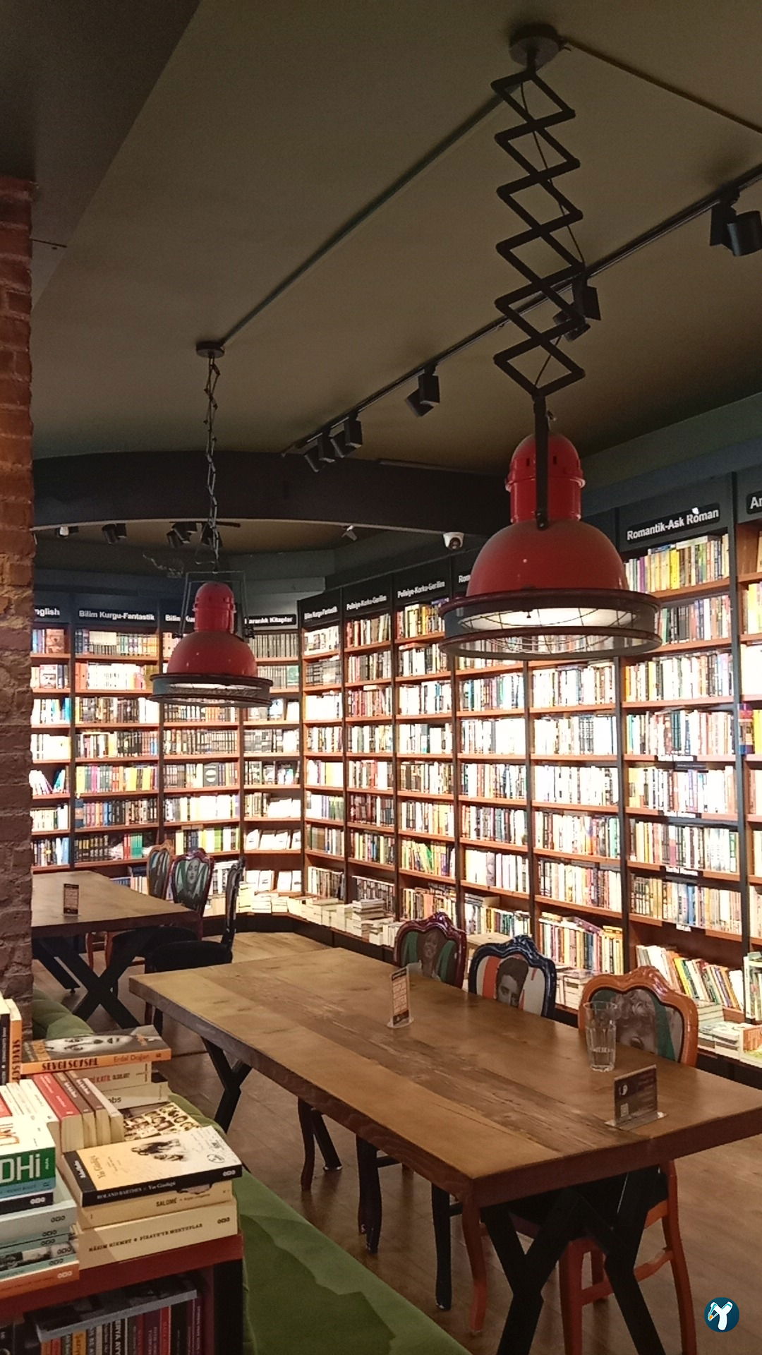 Penguen Kitapevi Kadıköy Şubesi