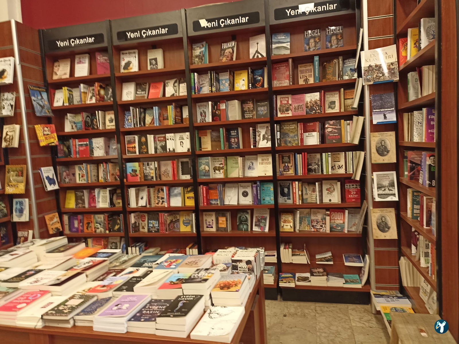 Penguen Kitapevi Kadıköy Şubesi