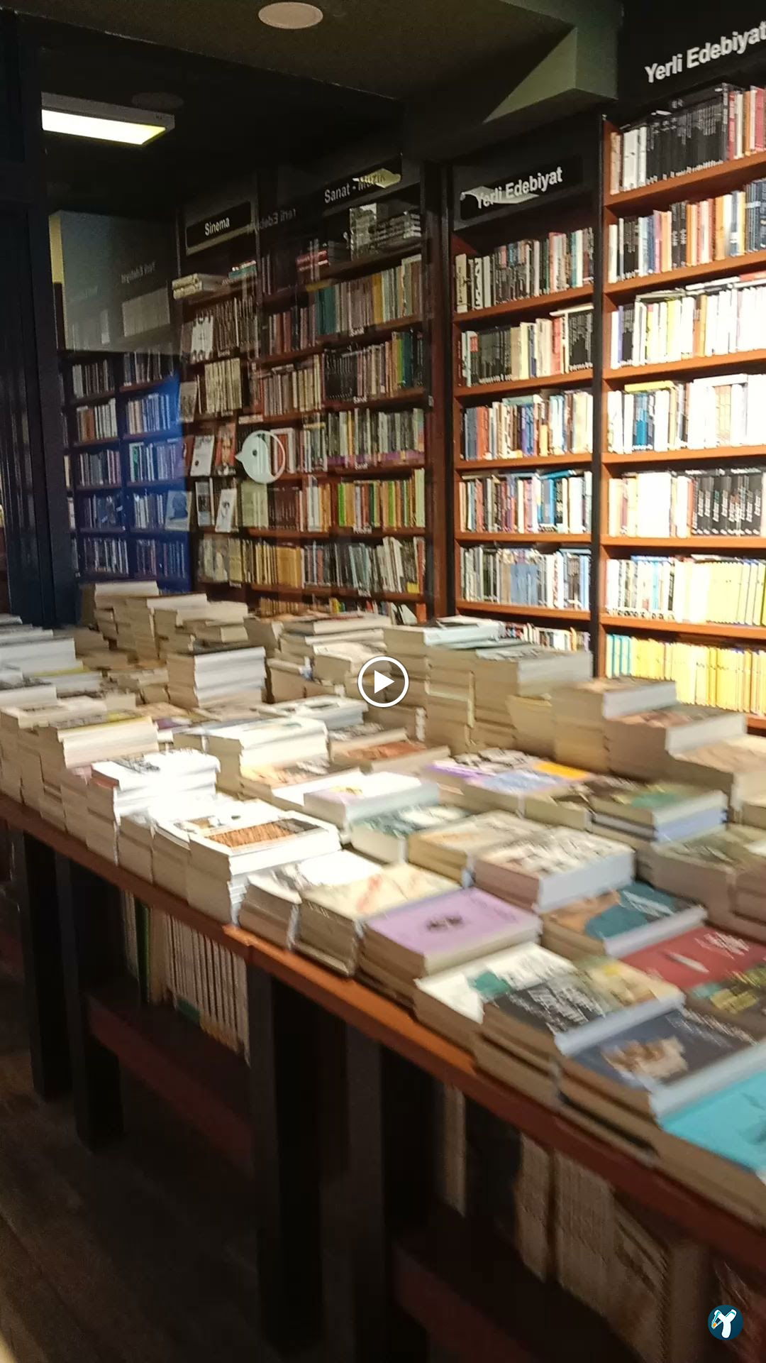 Penguen Kitapevi Kadıköy Şubesi
