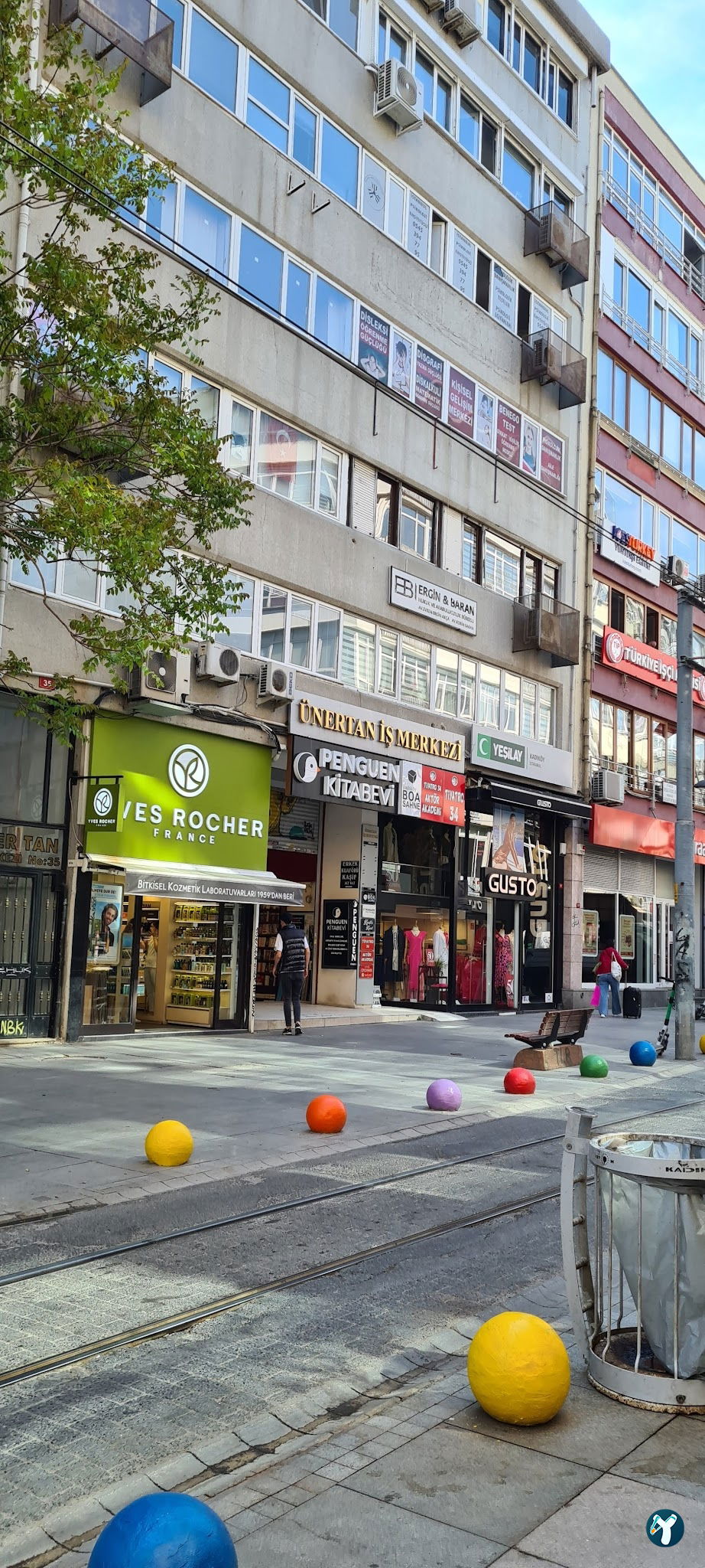 Penguen Kitapevi Kadıköy Şubesi