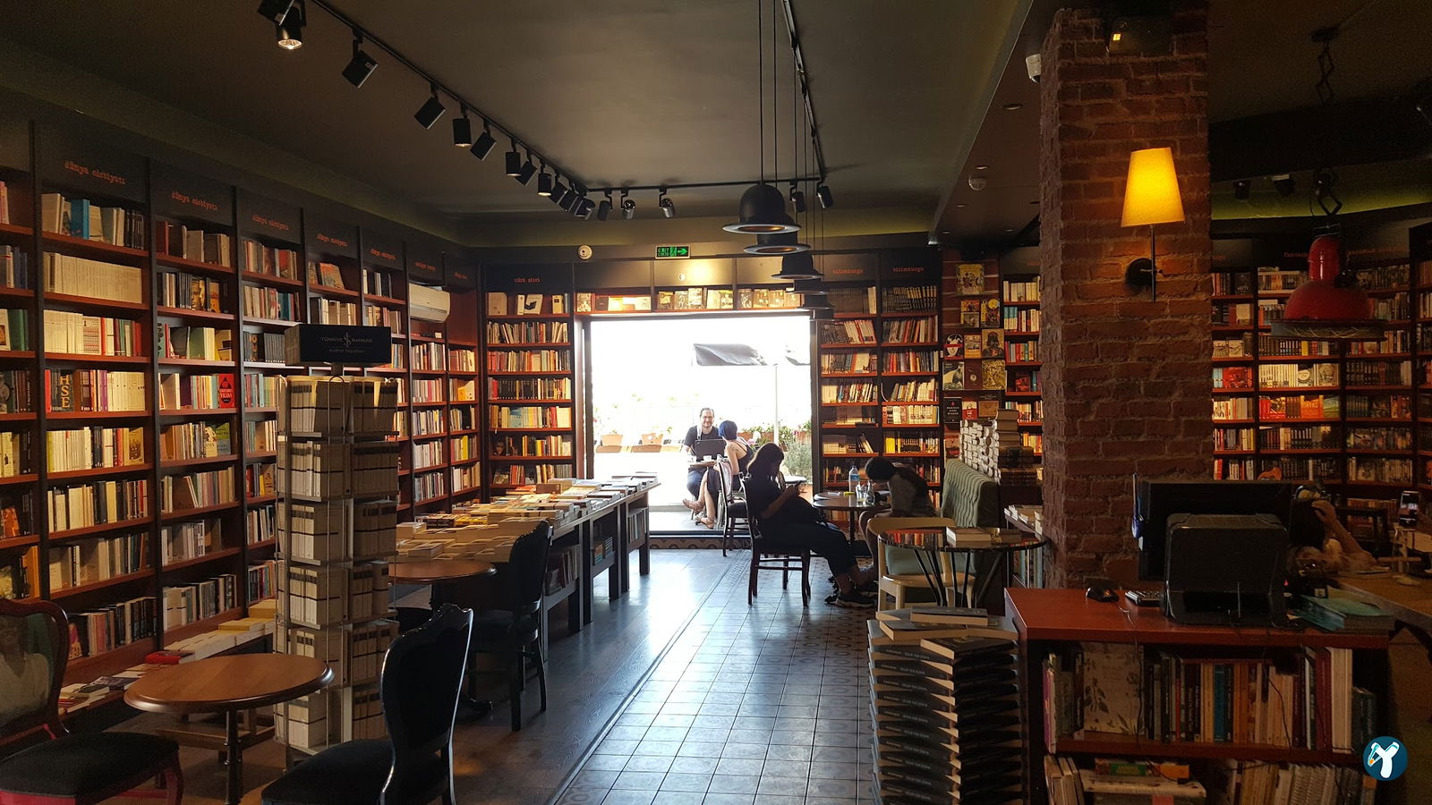 Penguen Kitapevi Kadıköy Şubesi