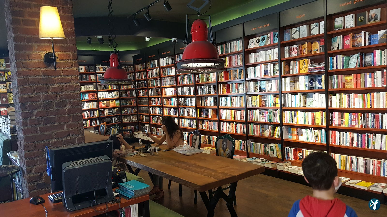 Penguen Kitapevi Kadıköy Şubesi
