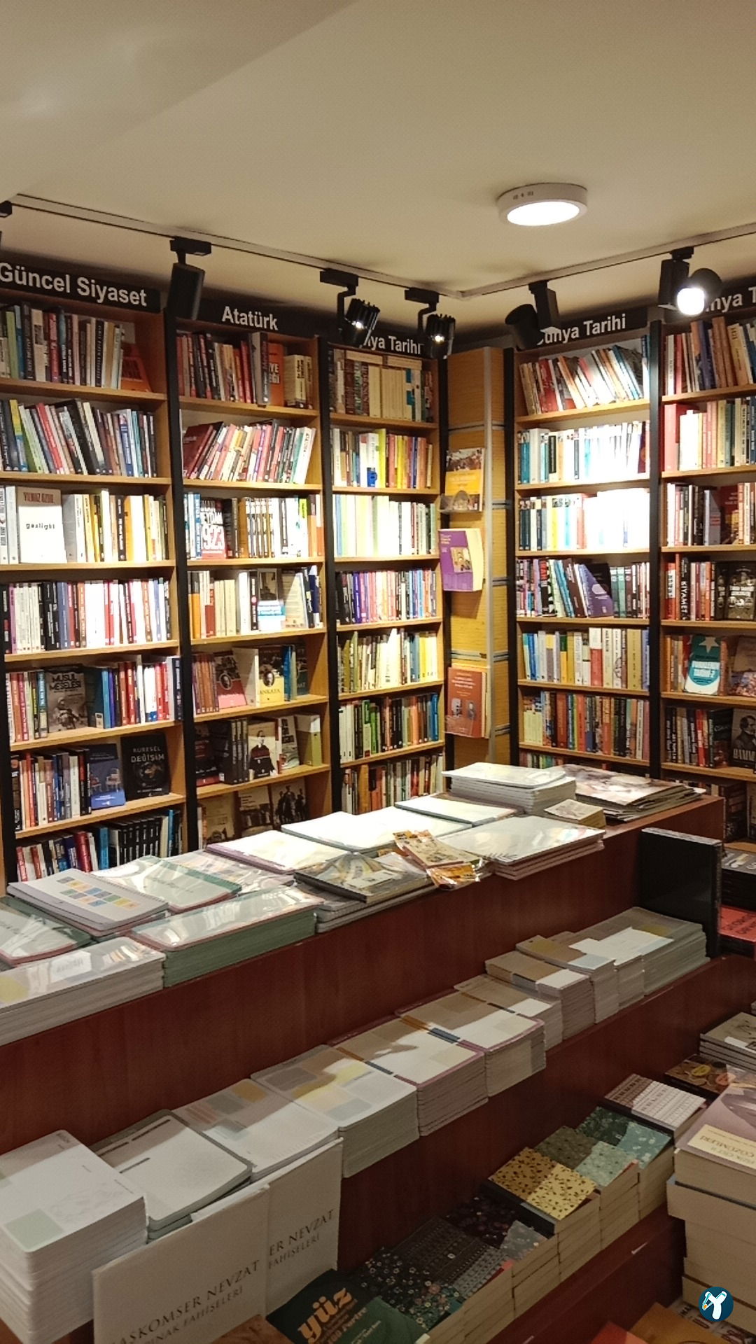 Penguen Kitapevi Kadıköy Şubesi