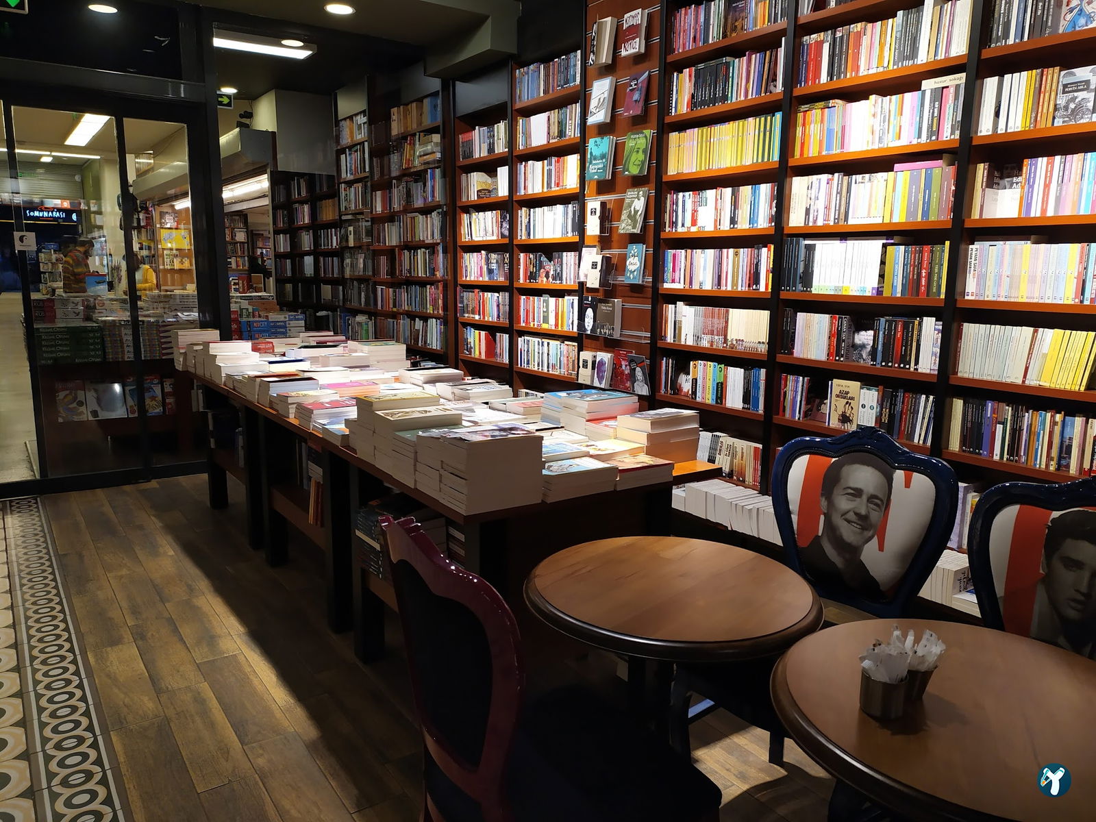 Penguen Kitapevi Kadıköy Şubesi