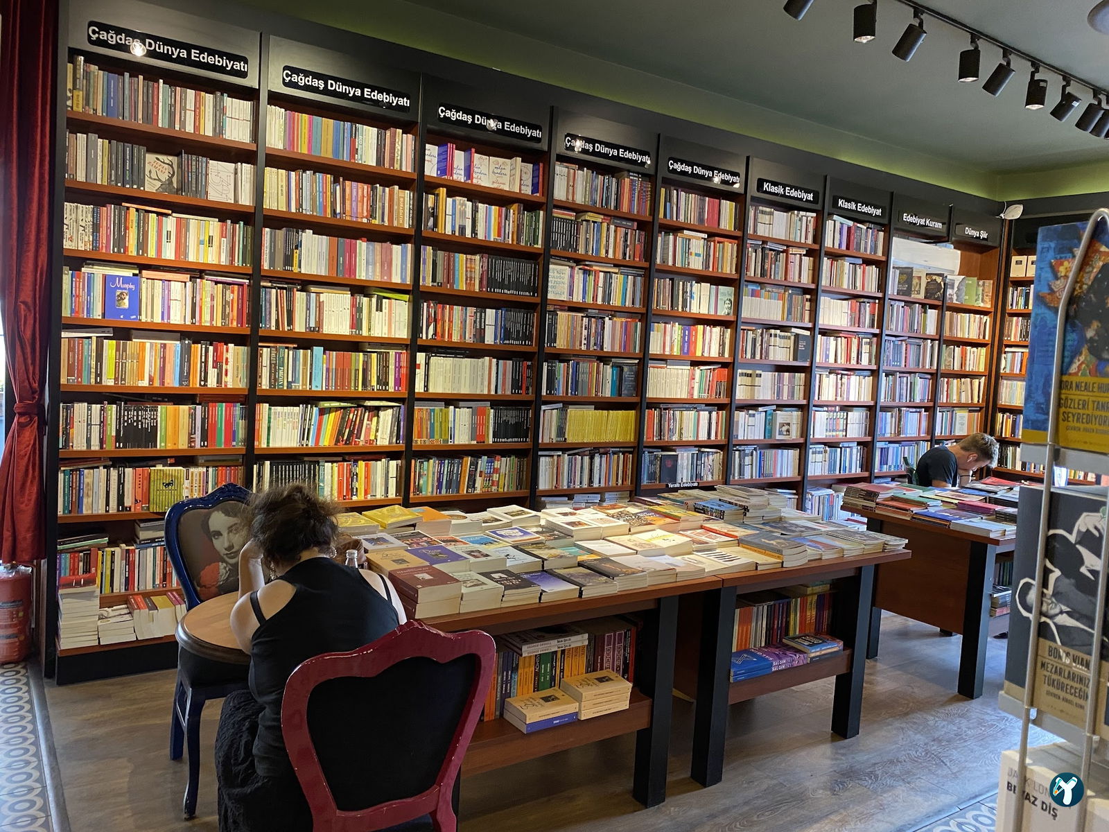 Penguen Kitapevi Kadıköy Şubesi
