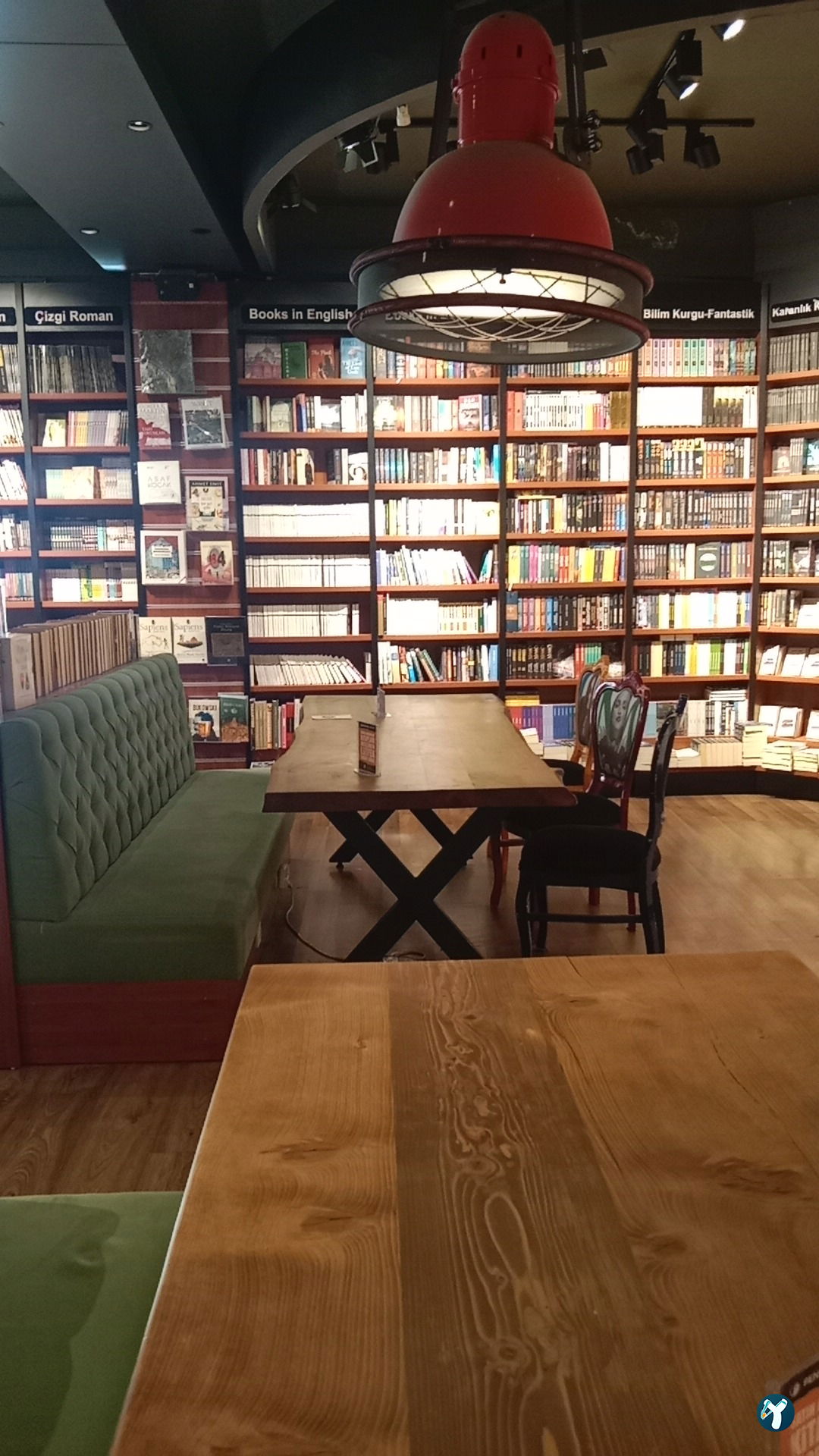 Penguen Kitapevi Kadıköy Şubesi