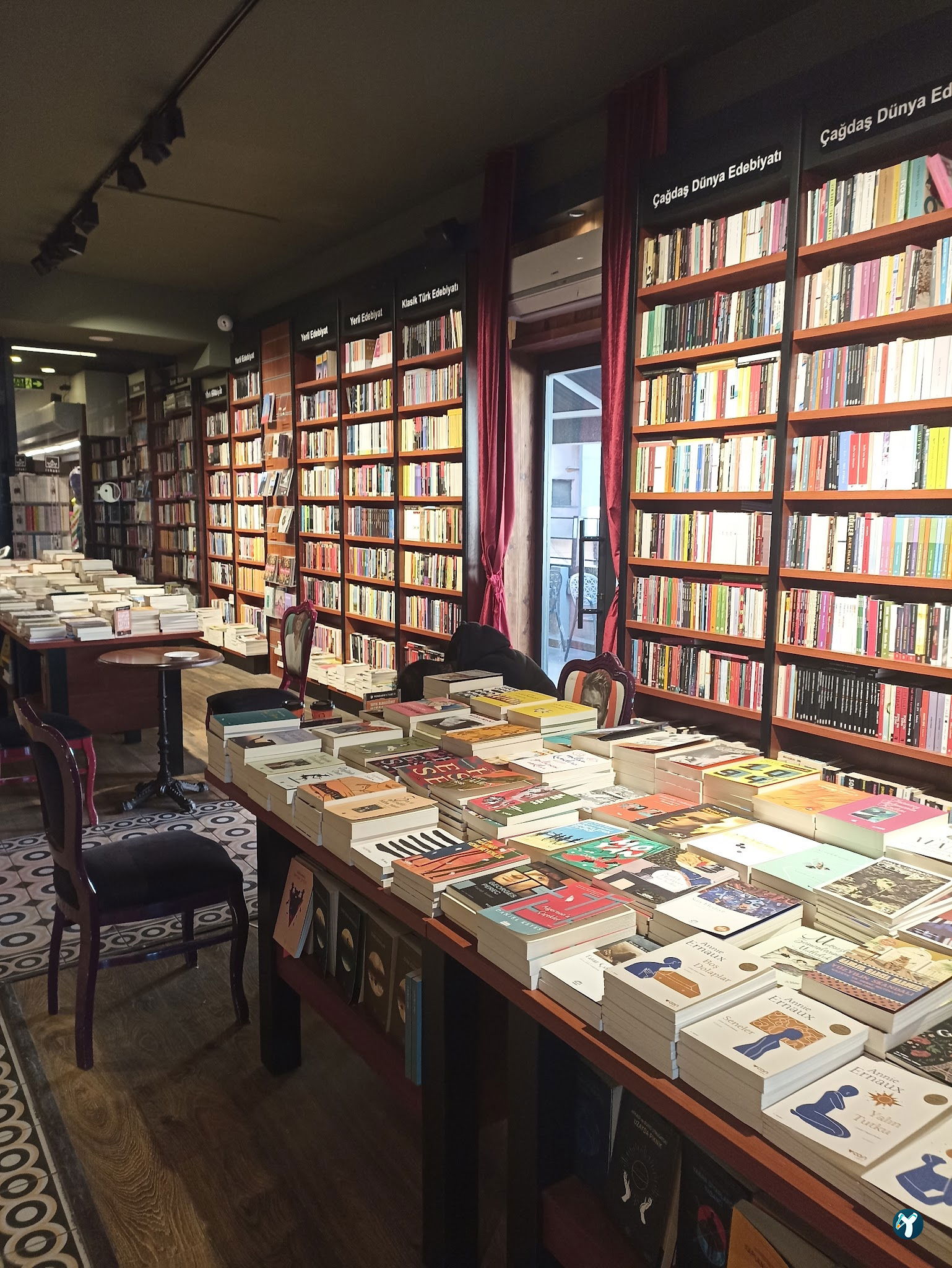 Penguen Kitapevi Kadıköy Şubesi