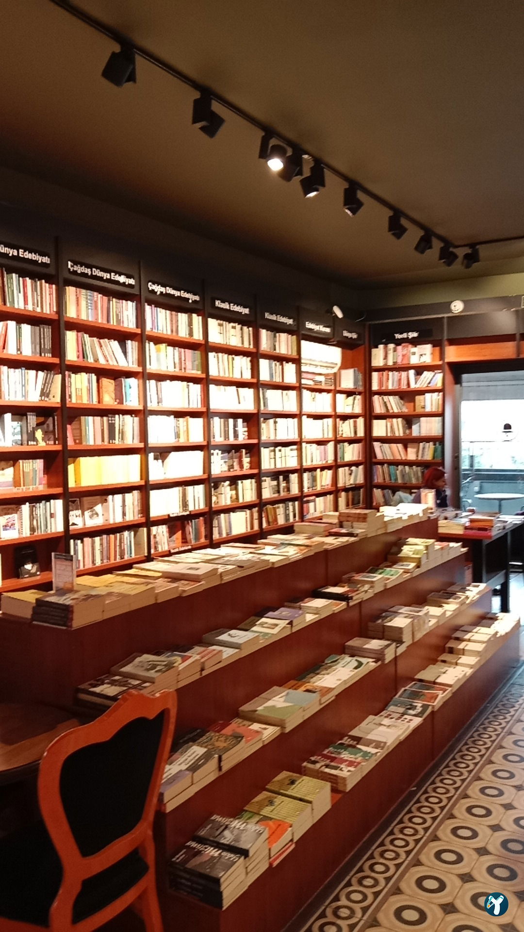 Penguen Kitapevi Kadıköy Şubesi