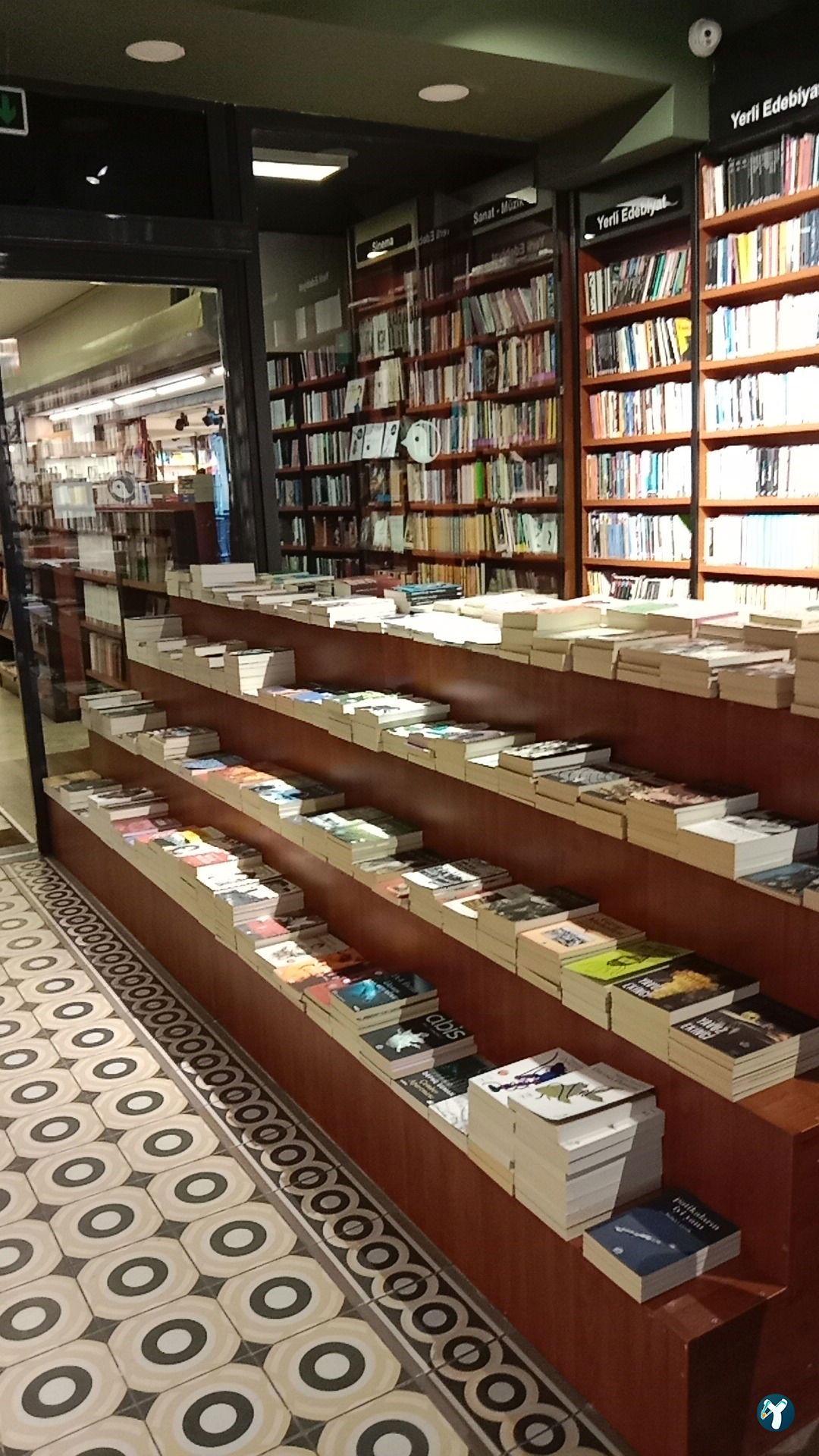 Penguen Kitapevi Kadıköy Şubesi