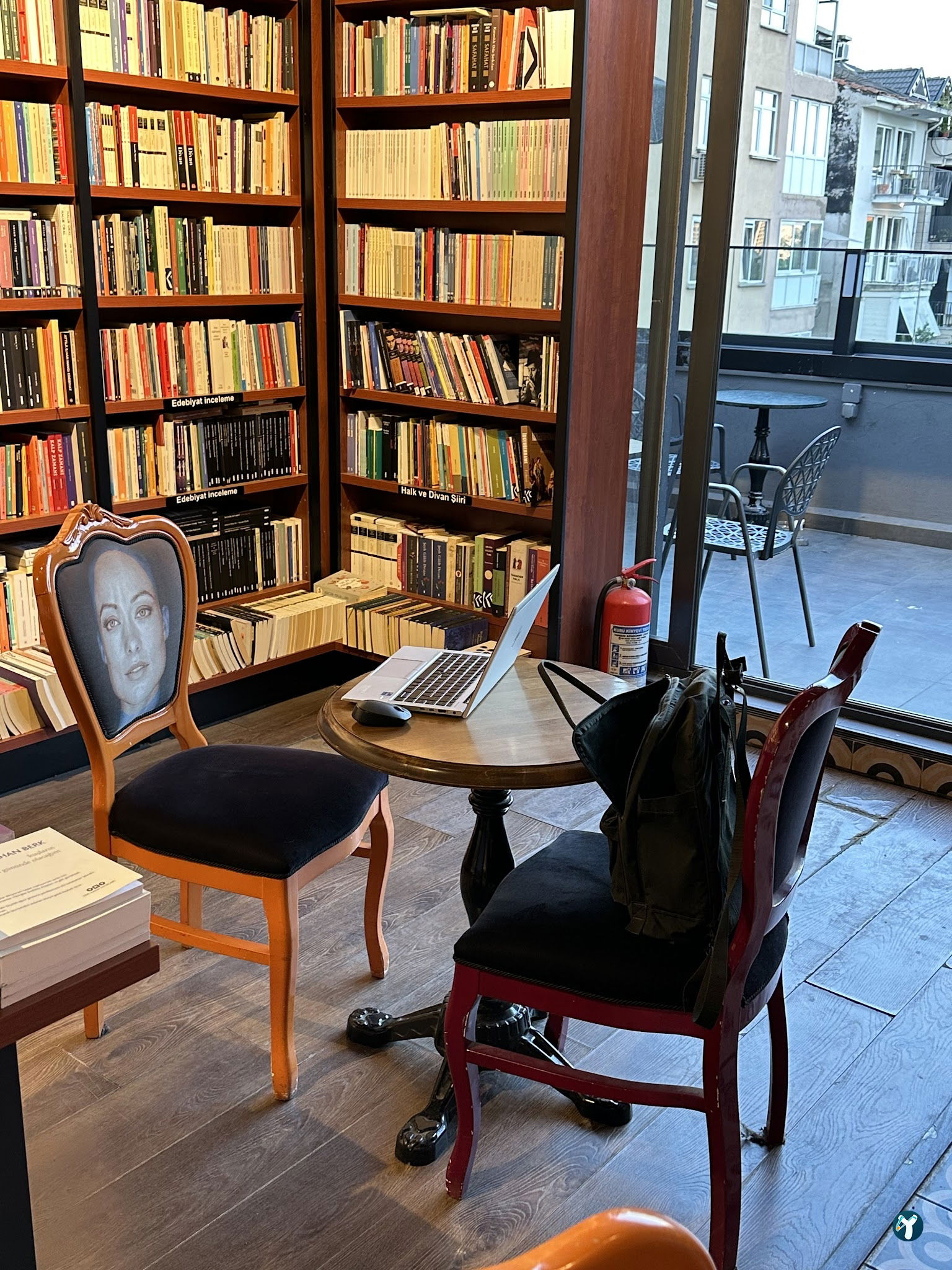 Penguen Kitapevi Kadıköy Şubesi