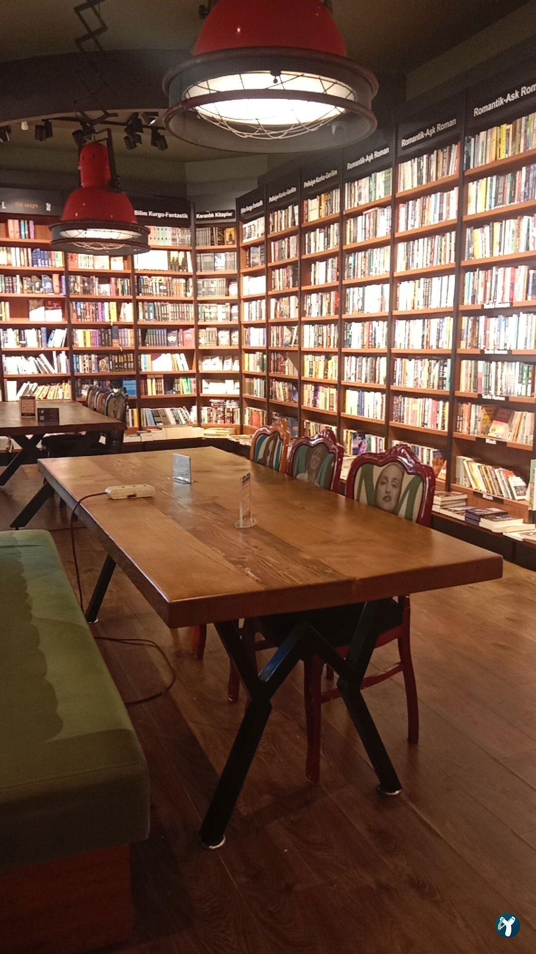 Penguen Kitapevi Kadıköy Şubesi