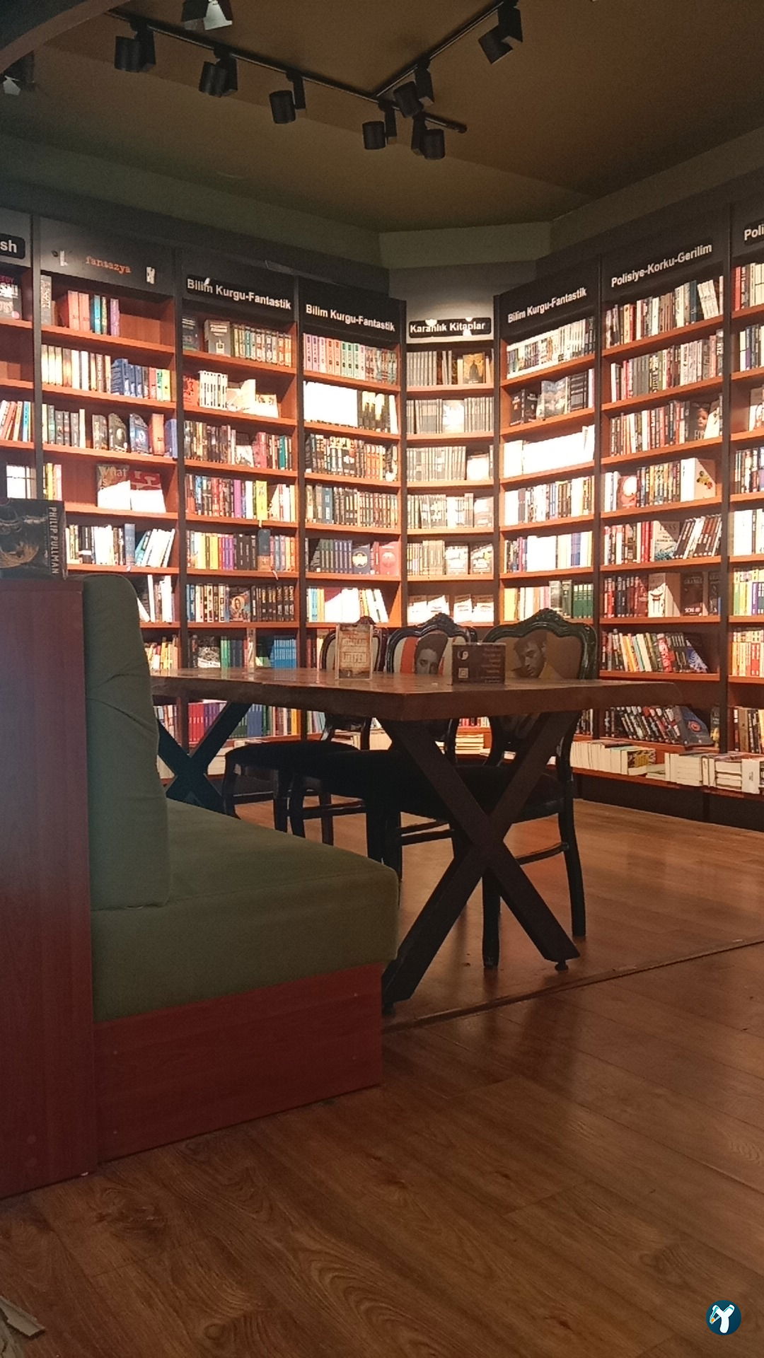 Penguen Kitapevi Kadıköy Şubesi