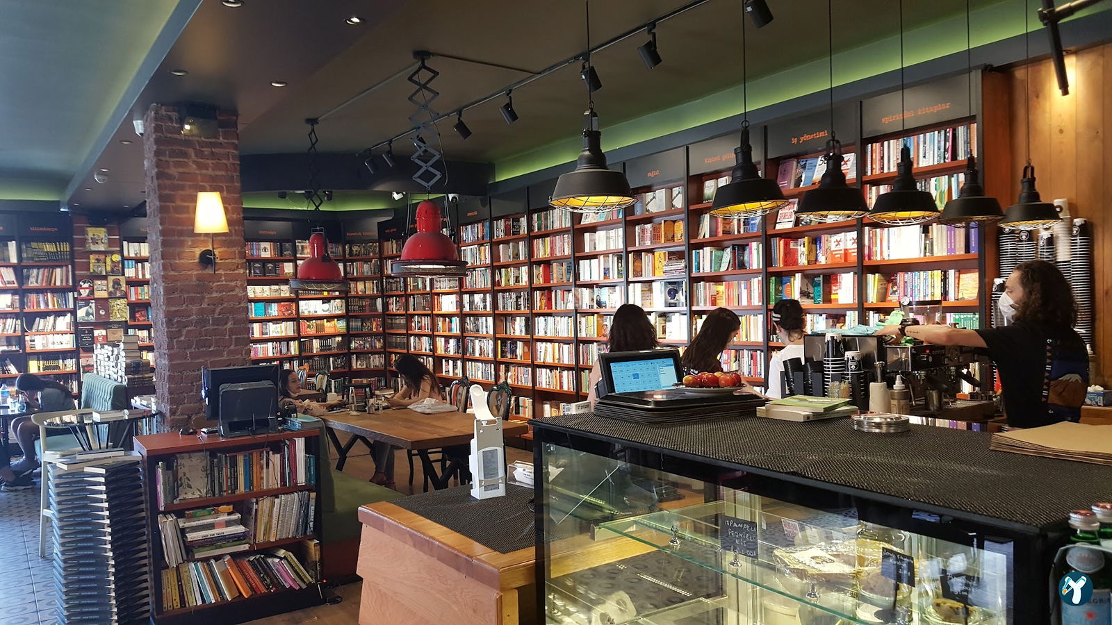 Penguen Kitapevi Kadıköy Şubesi