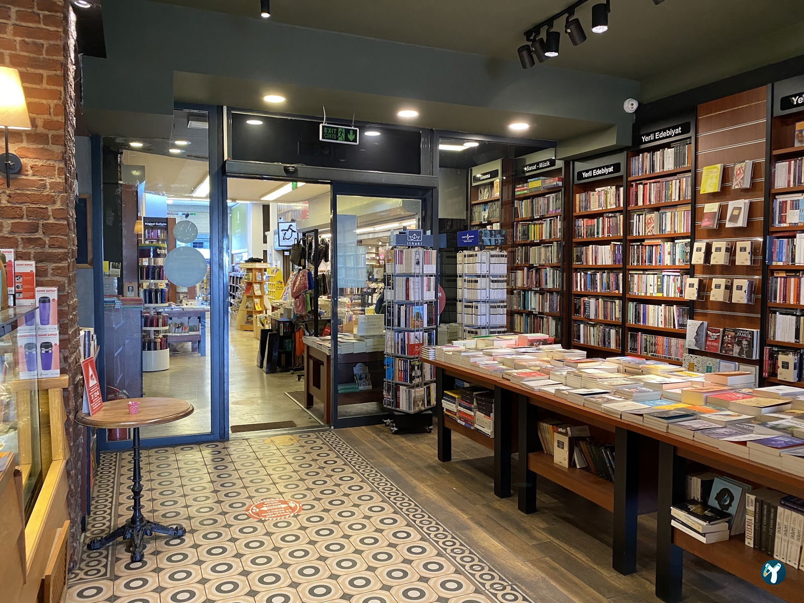 Penguen Kitapevi Kadıköy Şubesi