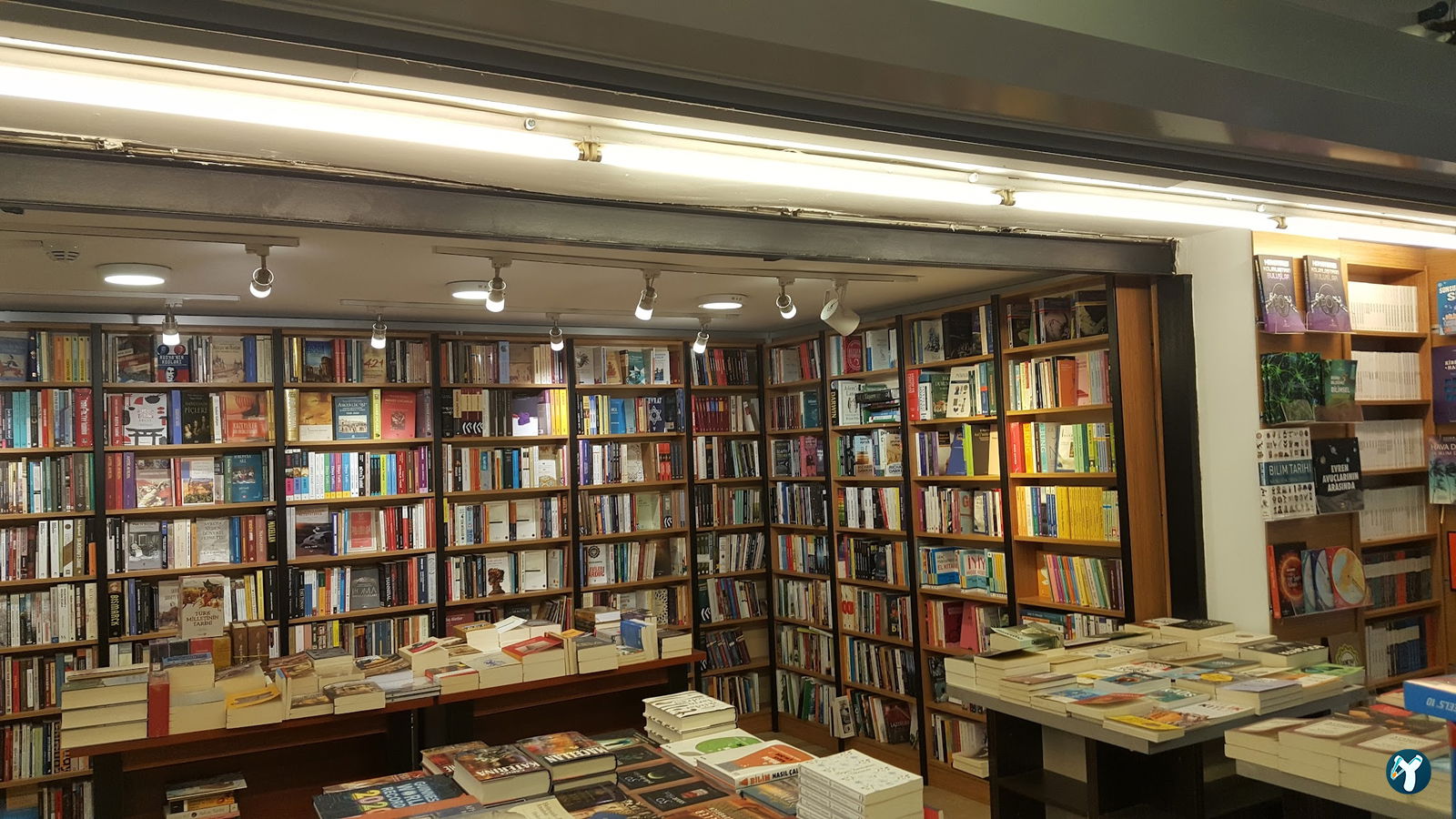 Penguen Kitapevi Kadıköy Şubesi
