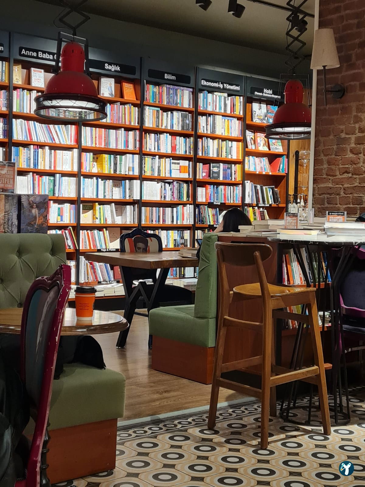 Penguen Kitapevi Kadıköy Şubesi