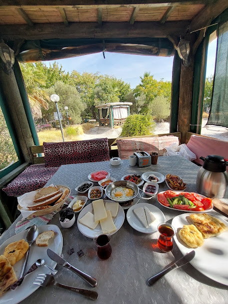 FERONIA KAHVALTI BAHÇESİ