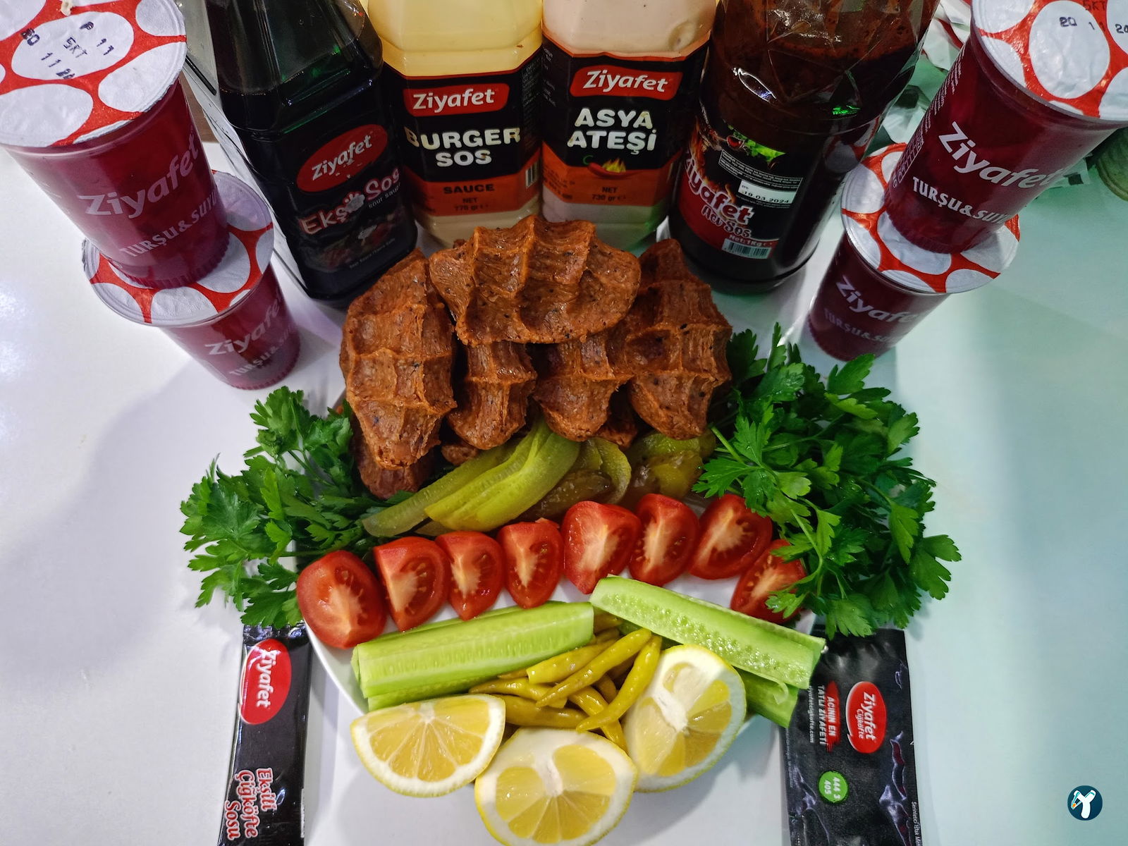 Yücco'Nun Yeri̇ Zi̇yafet Çi̇ğköfte.