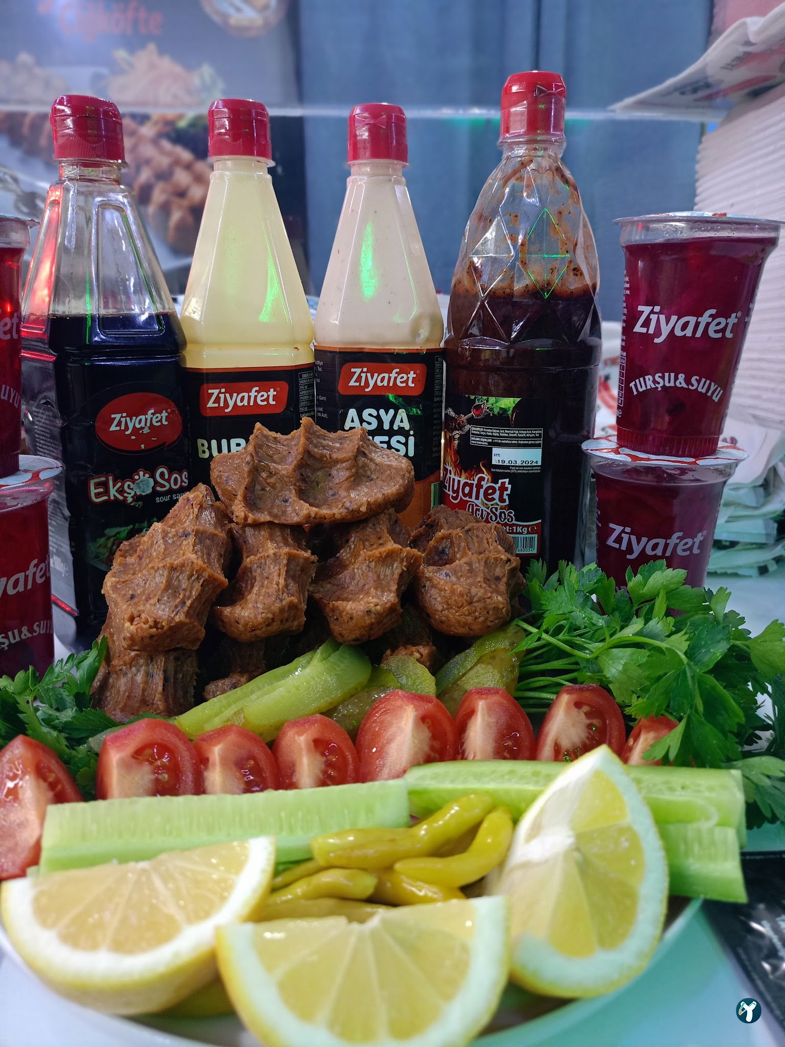 Yücco'Nun Yeri̇ Zi̇yafet Çi̇ğköfte.