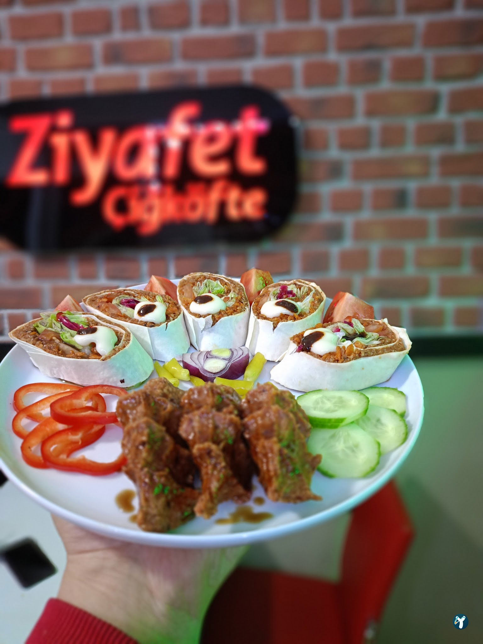 Yücco'Nun Yeri̇ Zi̇yafet Çi̇ğköfte.