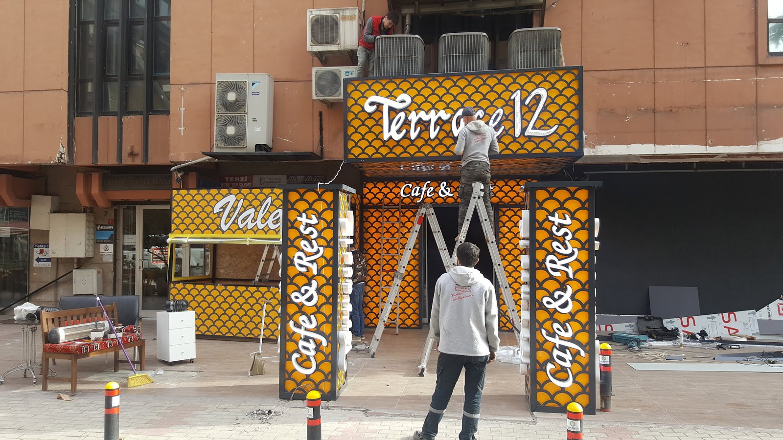 Terrace Li̇fe Cafe & Rest