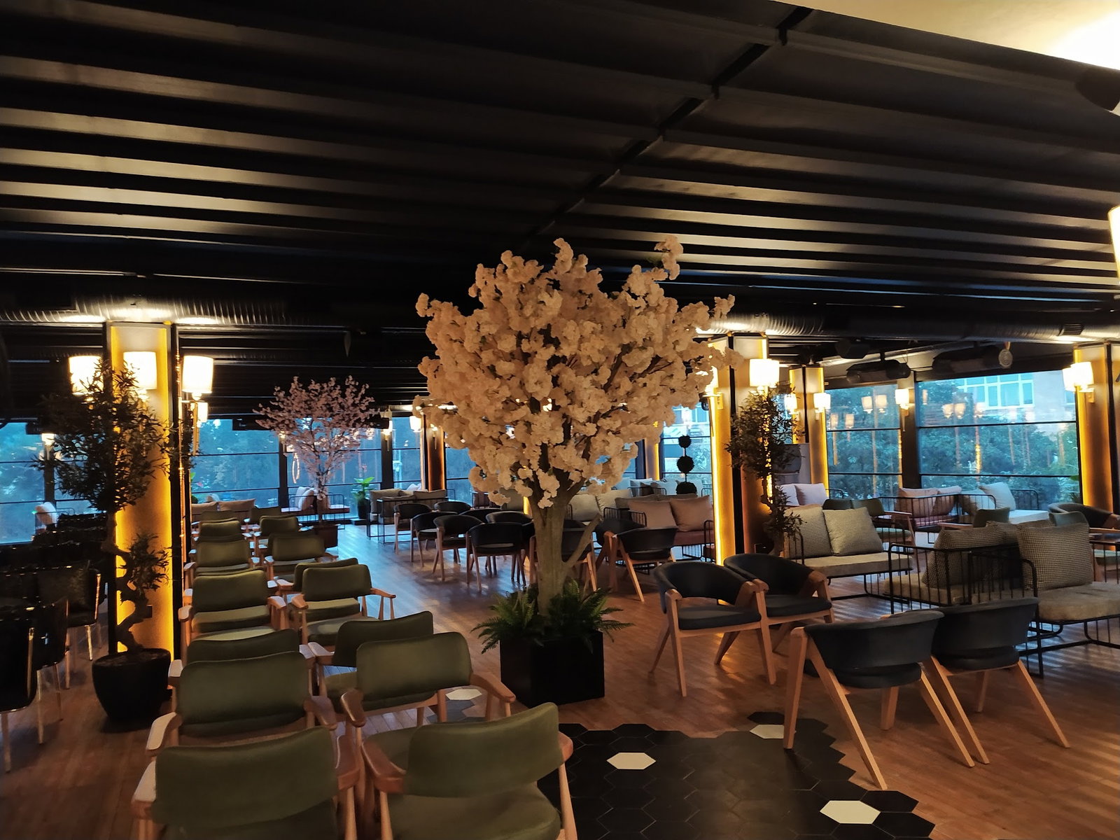 Terrace Li̇fe Cafe & Rest