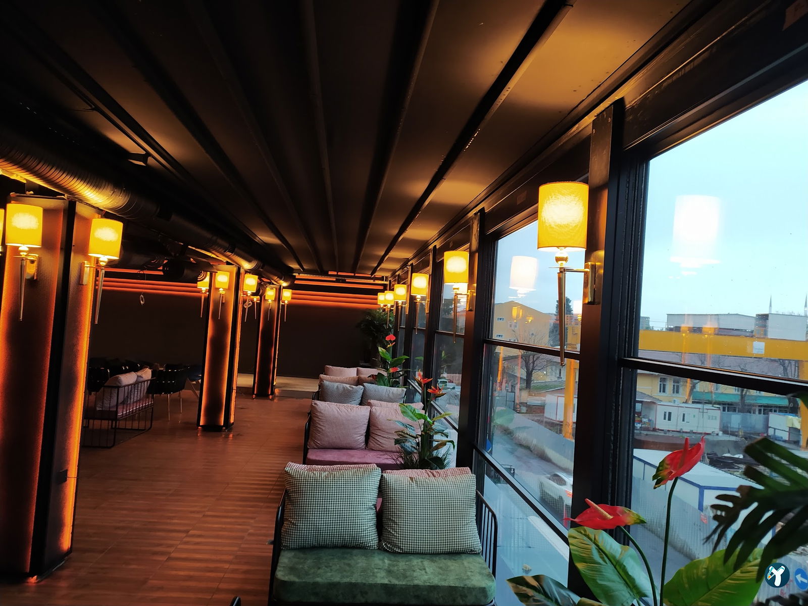Terrace Li̇fe Cafe & Rest