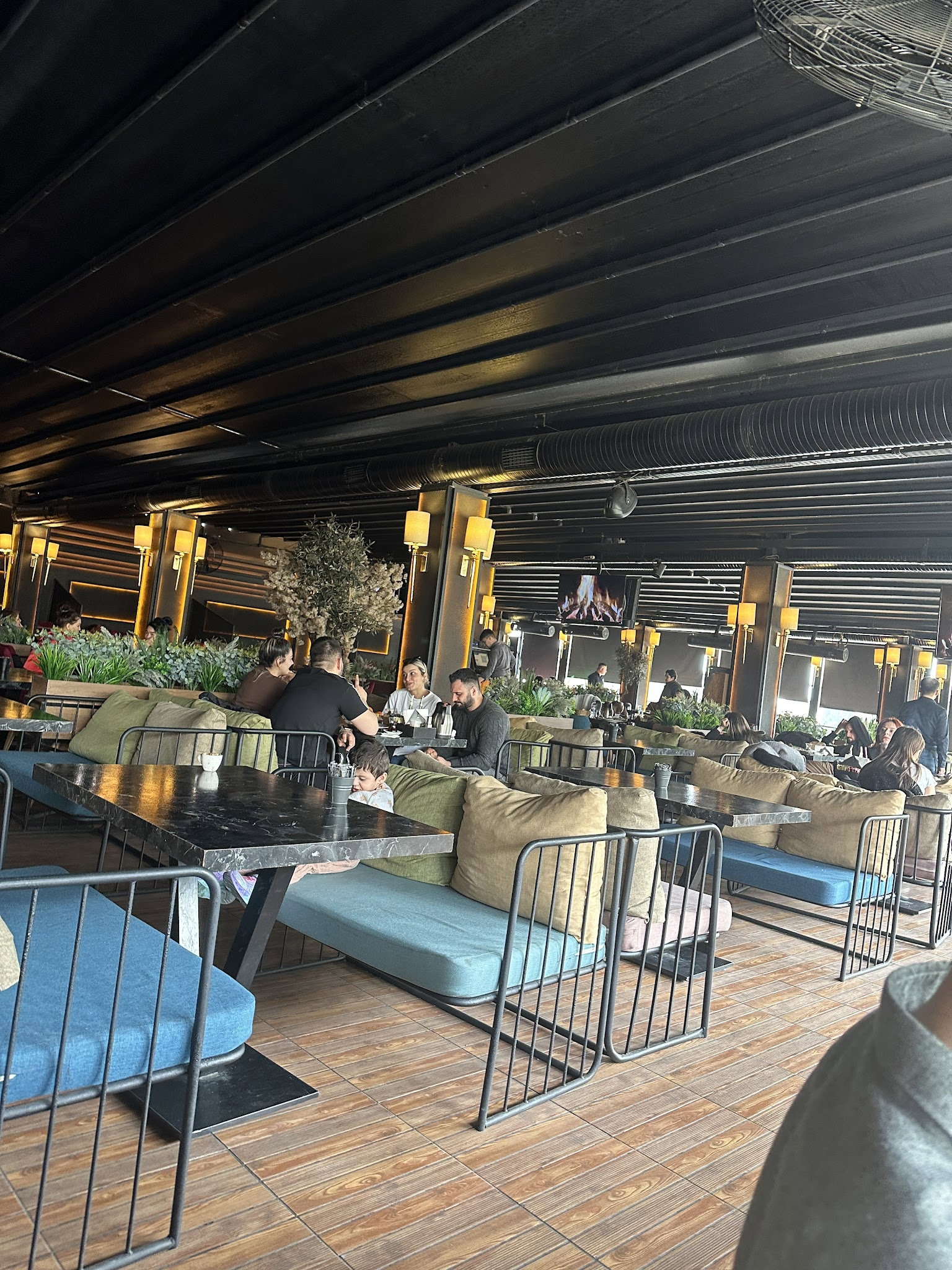 Terrace Li̇fe Cafe & Rest