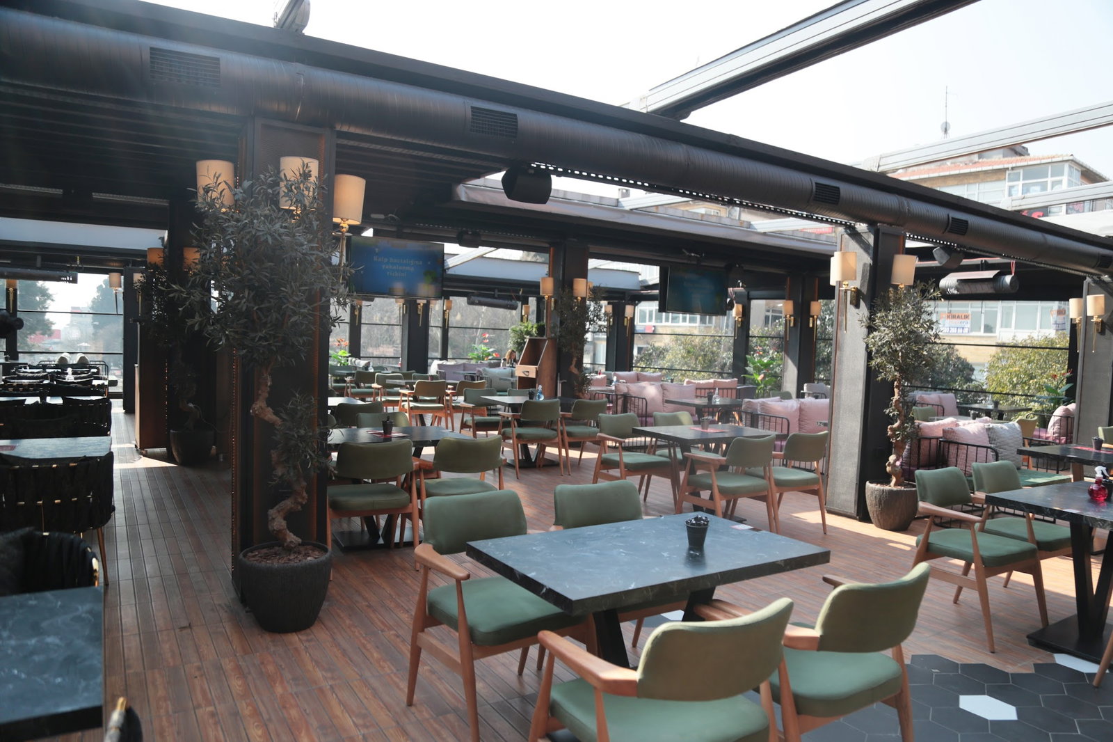 Terrace Li̇fe Cafe & Rest