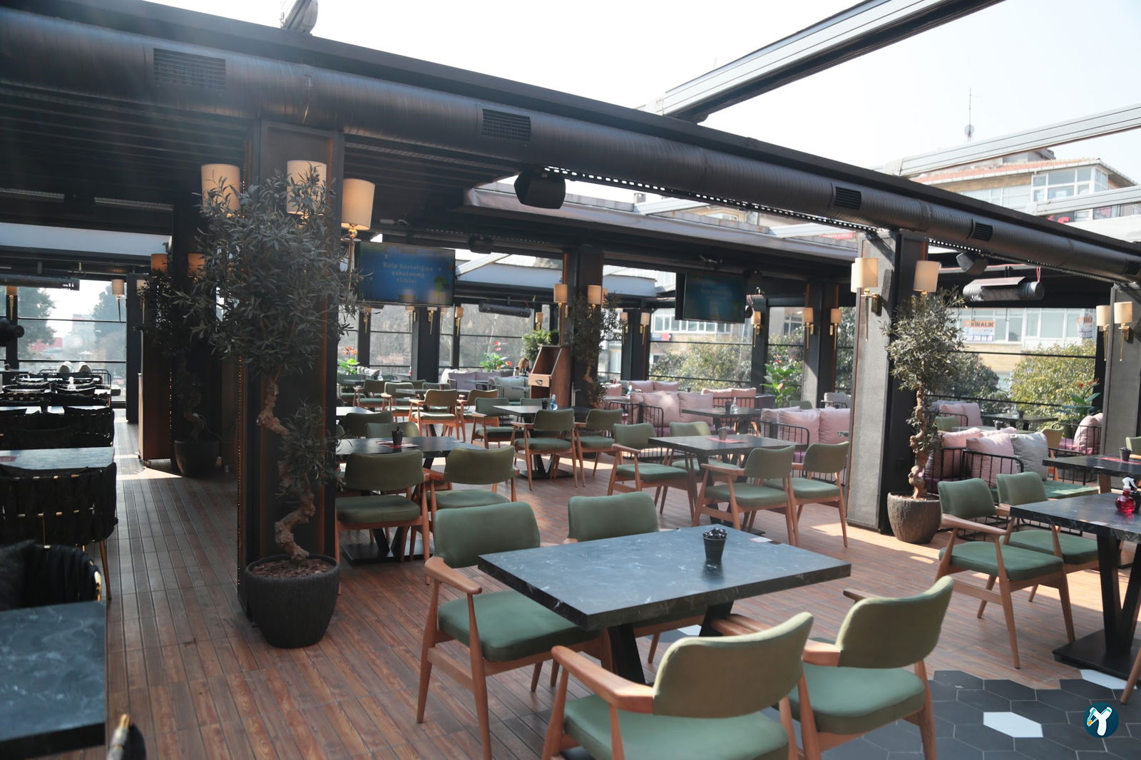 Terrace Li̇fe Cafe & Rest