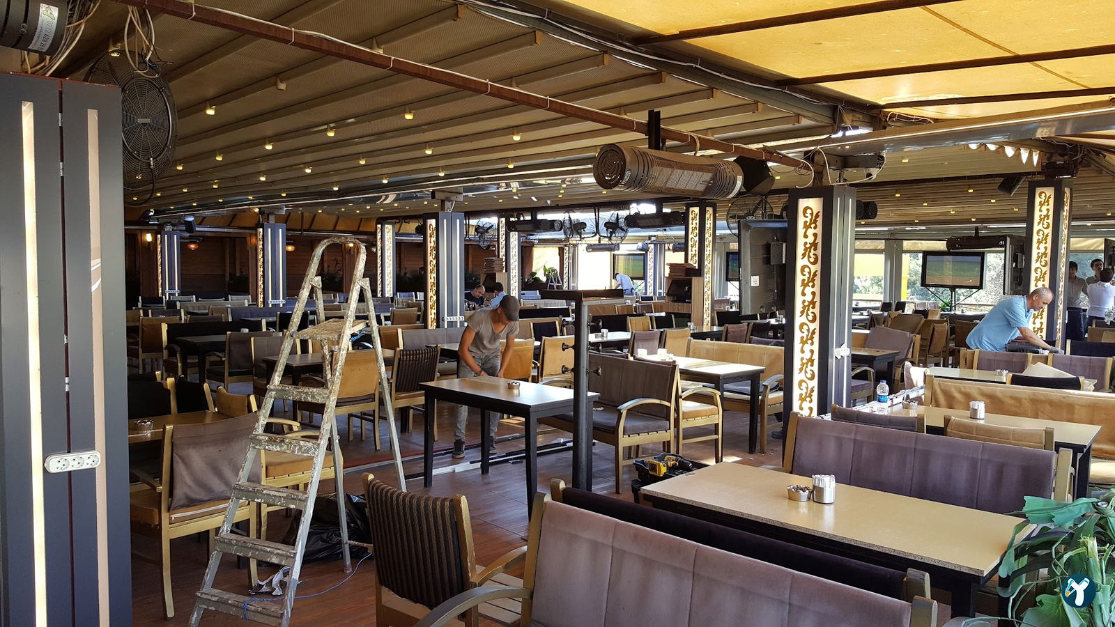 Terrace Li̇fe Cafe & Rest