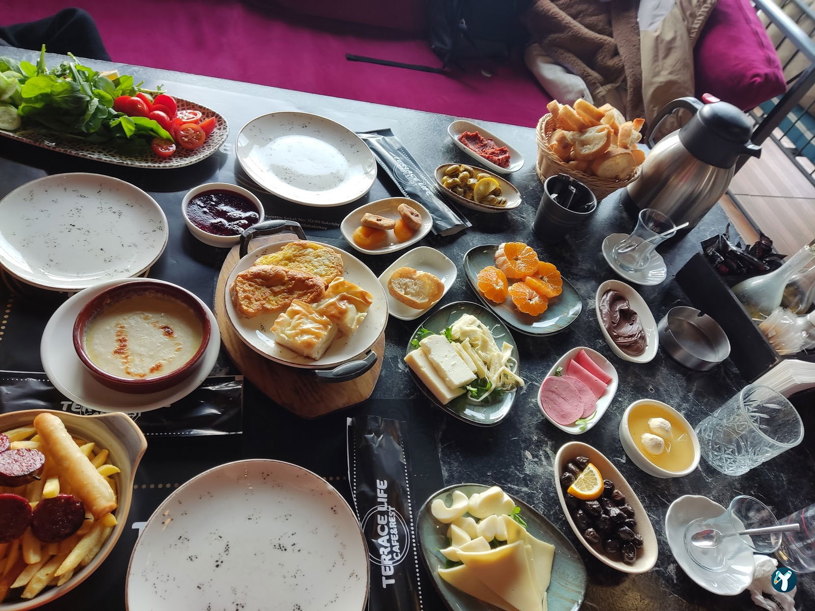 Terrace Li̇fe Cafe & Rest