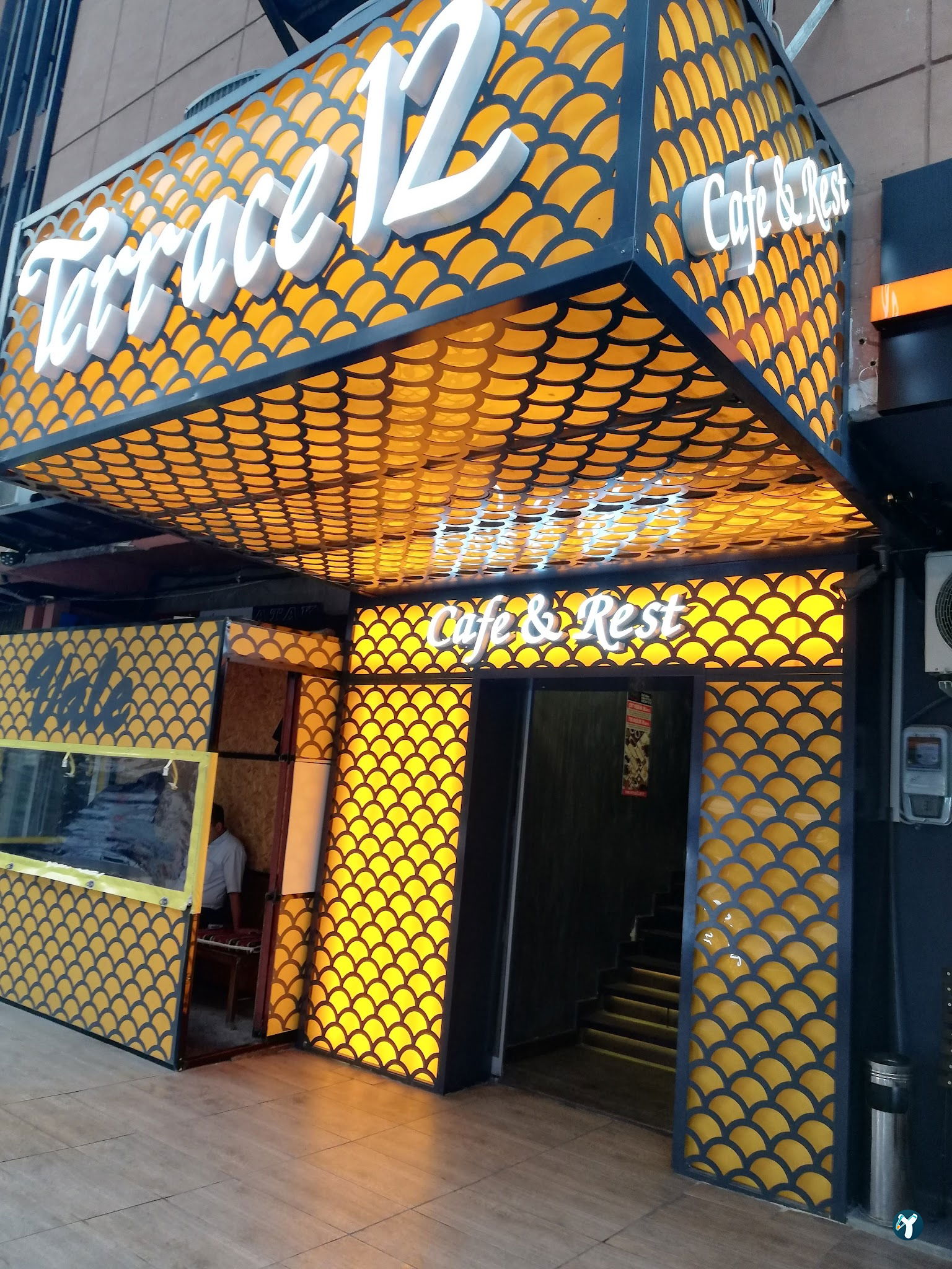 Terrace Li̇fe Cafe & Rest