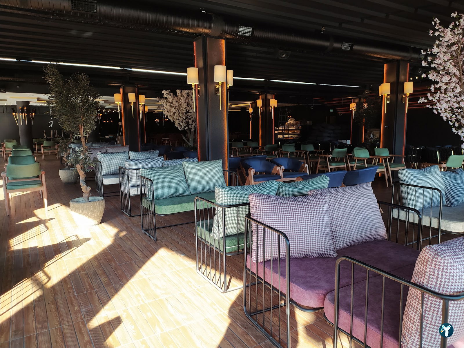 Terrace Li̇fe Cafe & Rest