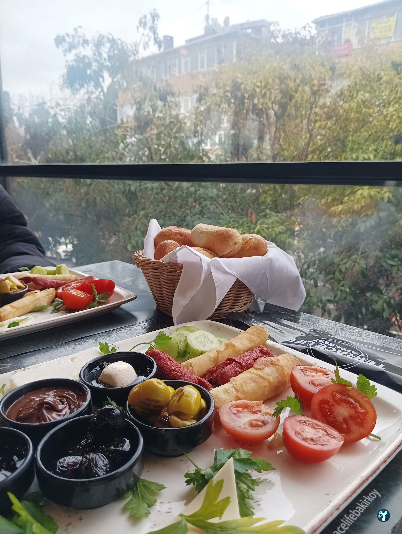Terrace Li̇fe Cafe & Rest