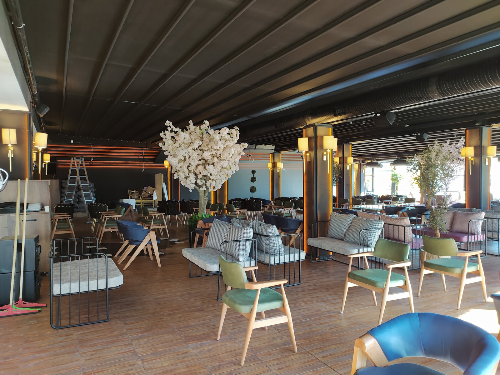 Terrace Li̇fe Cafe & Rest