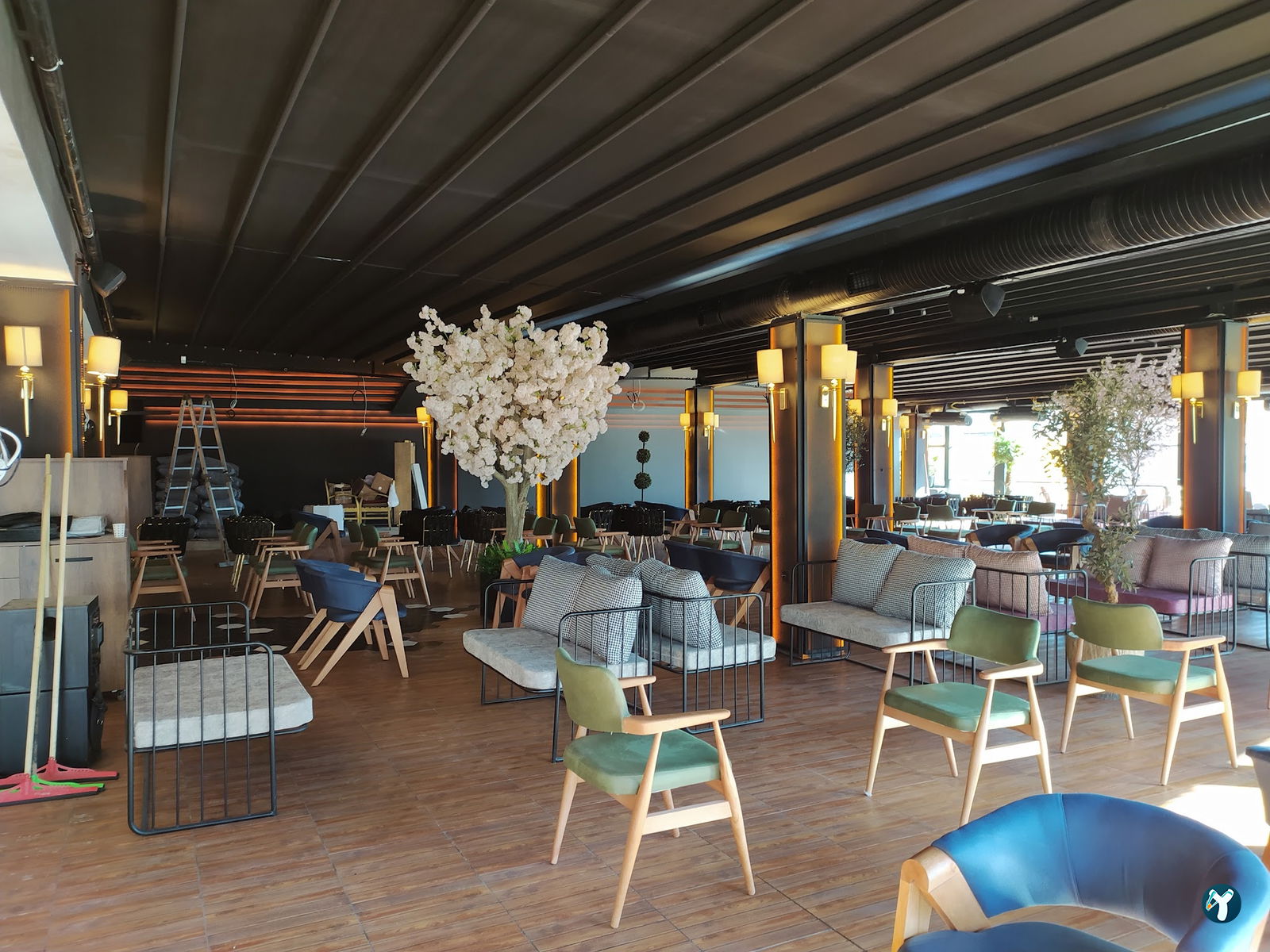 Terrace Li̇fe Cafe & Rest