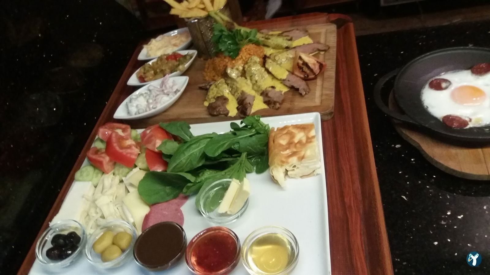 Terrace Li̇fe Cafe & Rest