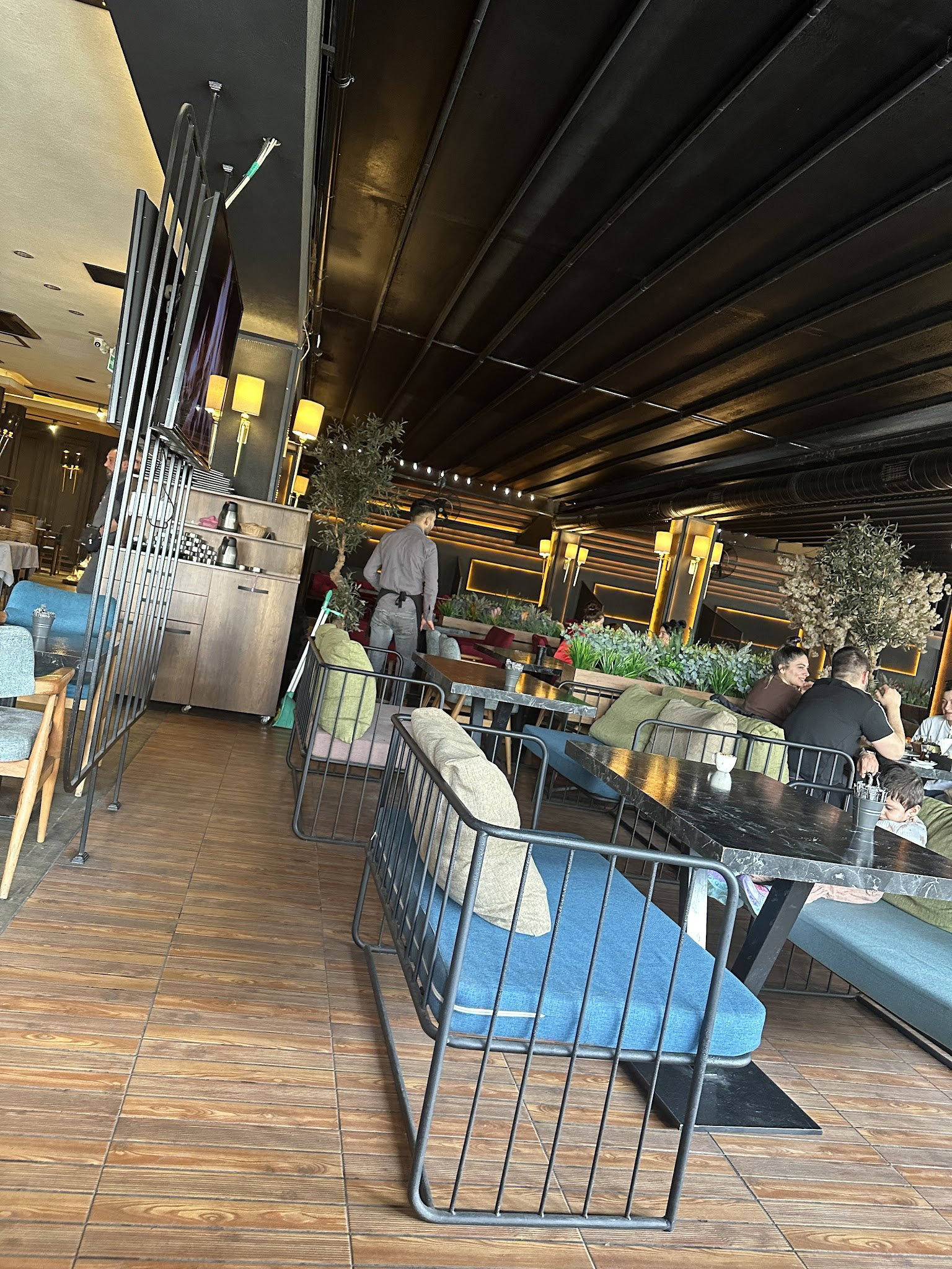 Terrace Li̇fe Cafe & Rest